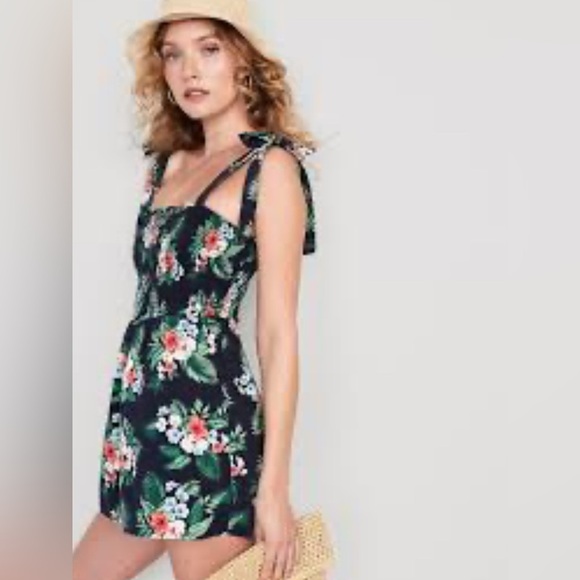 Old Navy Other - 2 for $15 Old Navy Flora Print Romper women’s size medium